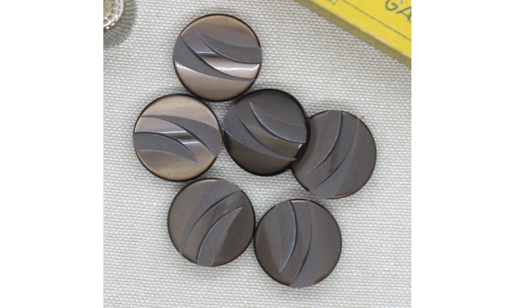 6 Boutons / 20MM / Marron ciselé