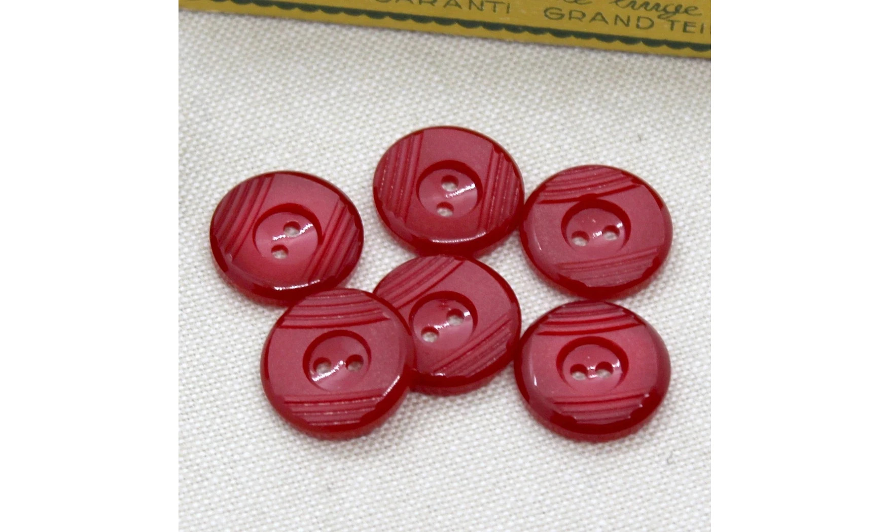 6 Boutons / 18MM / Rouge