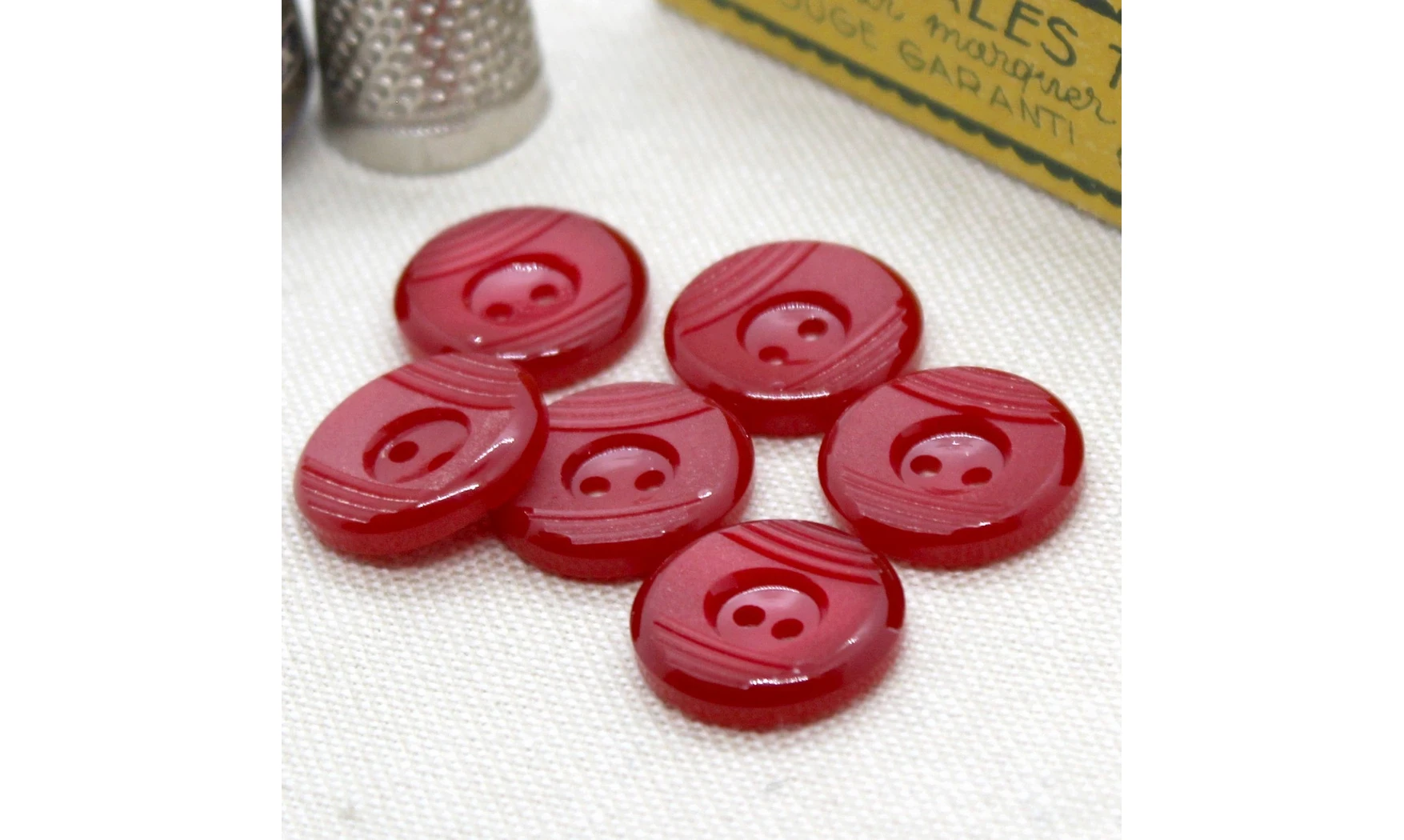 6 Boutons / 18MM / Rouge