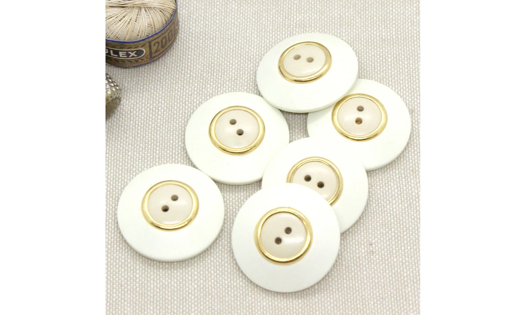 6 boutons / 25MM / Blanc et centre crème
