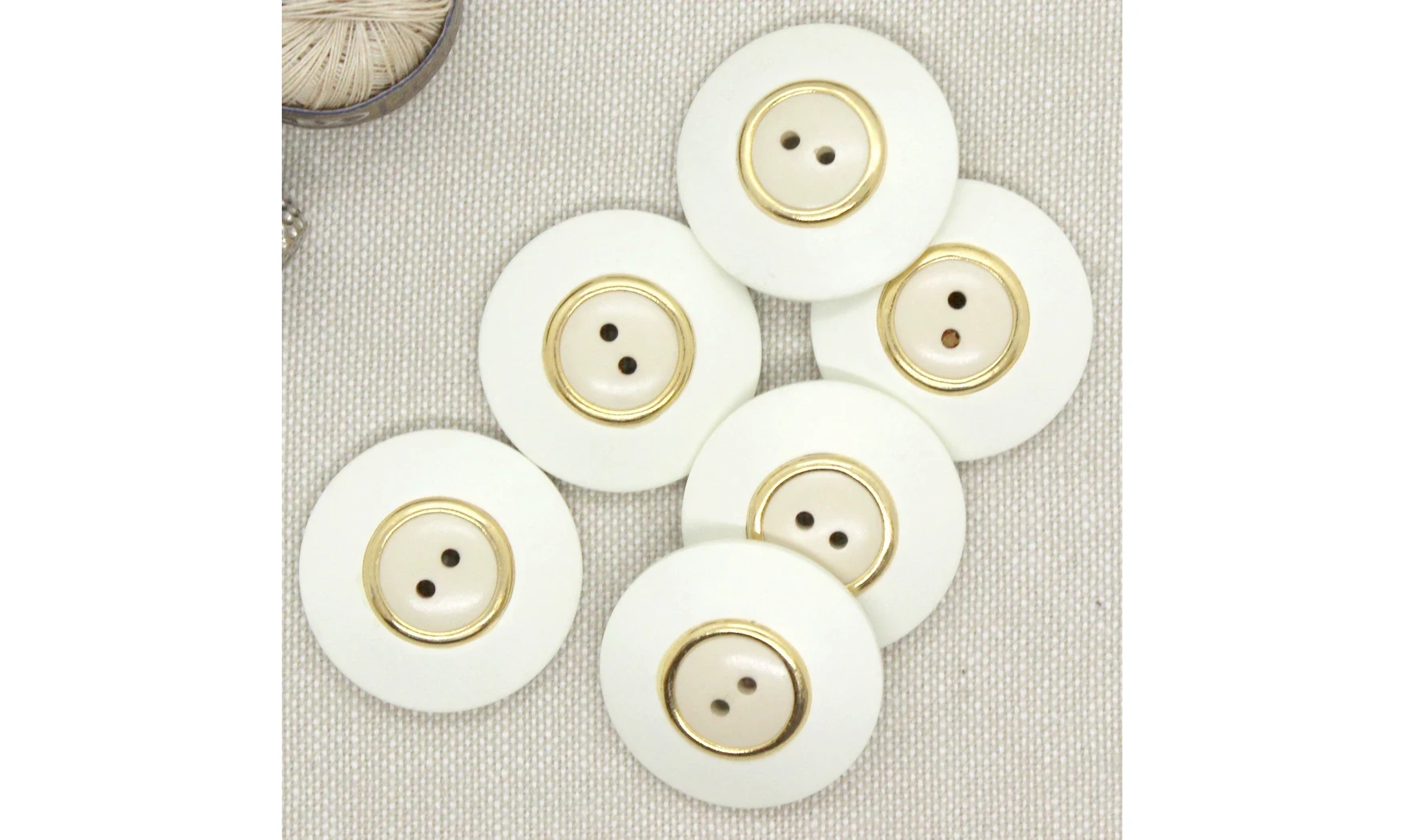 6 boutons / 25MM / Blanc et centre crème