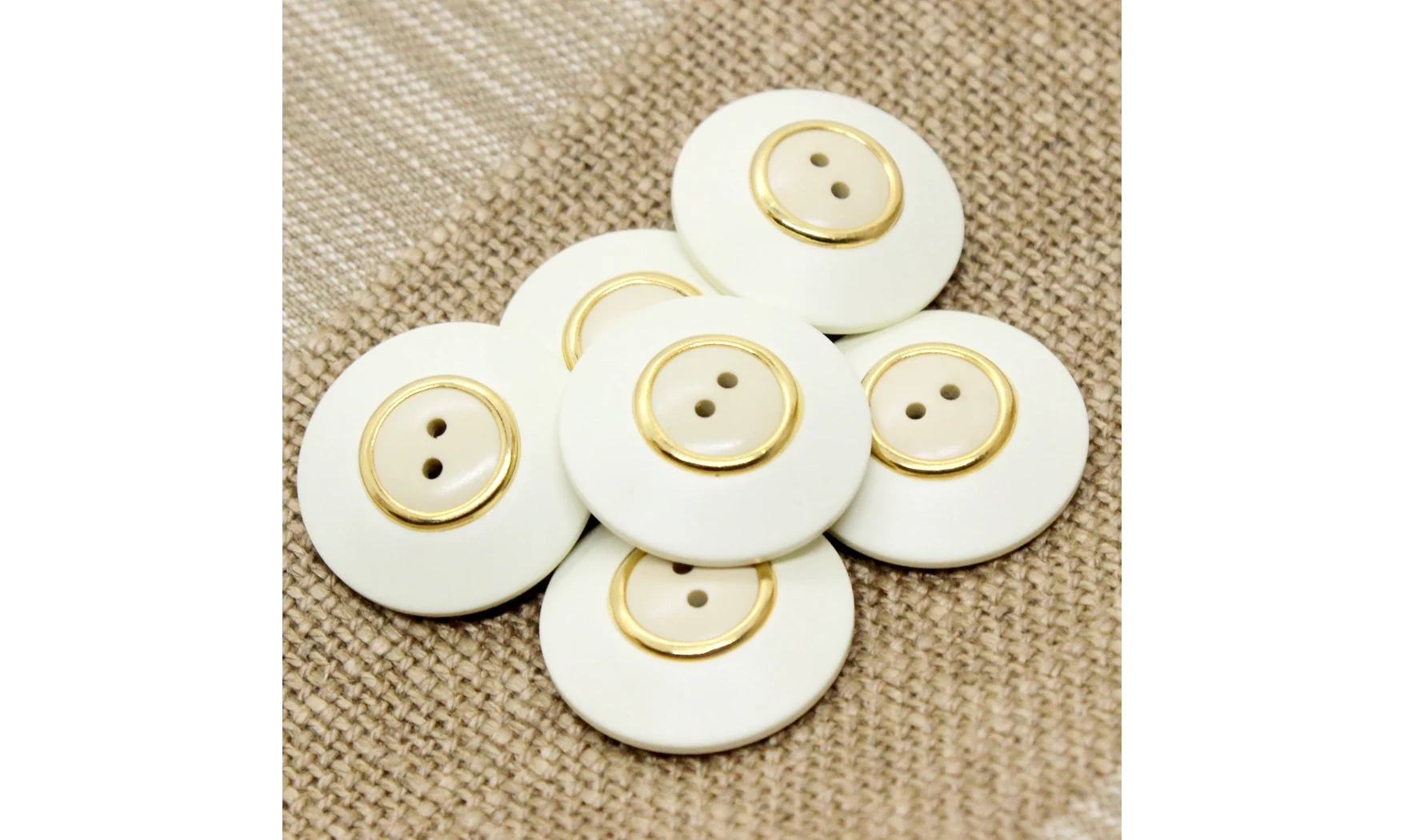 6 boutons / 25MM / Blanc et centre crème