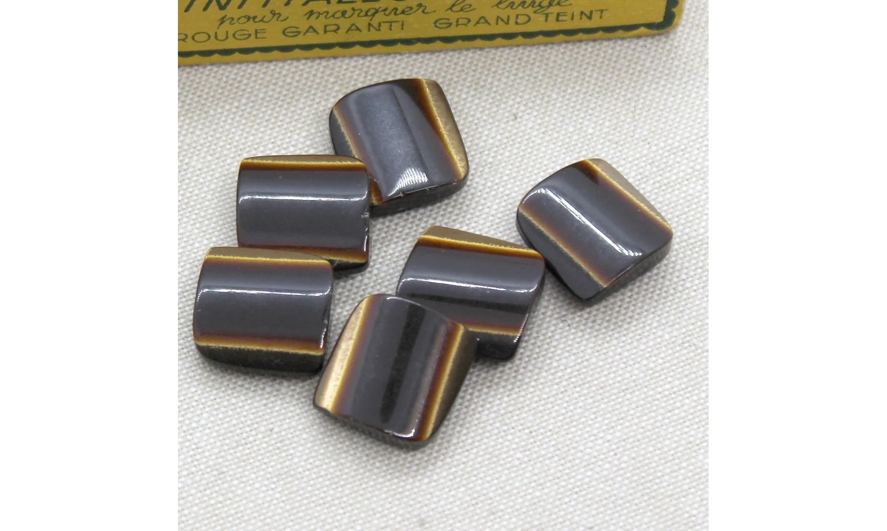 6 Boutons / 16MM / Marron