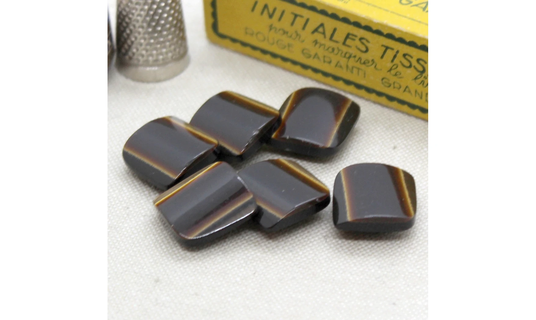 6 Boutons / 16MM / Marron