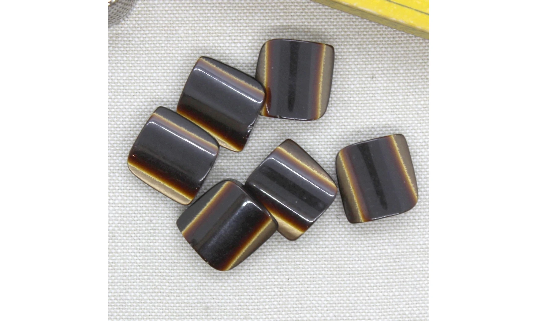 6 Boutons / 16MM / Marron