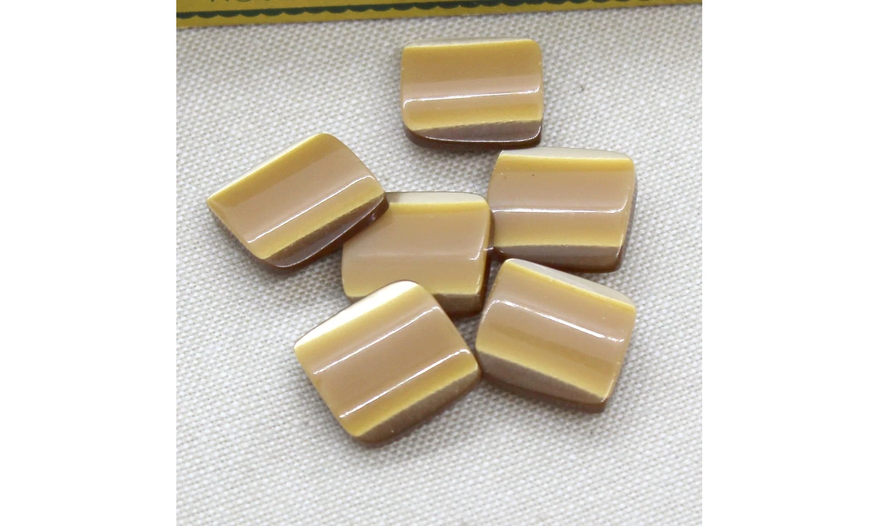 6 Boutons / 16MM / Brun