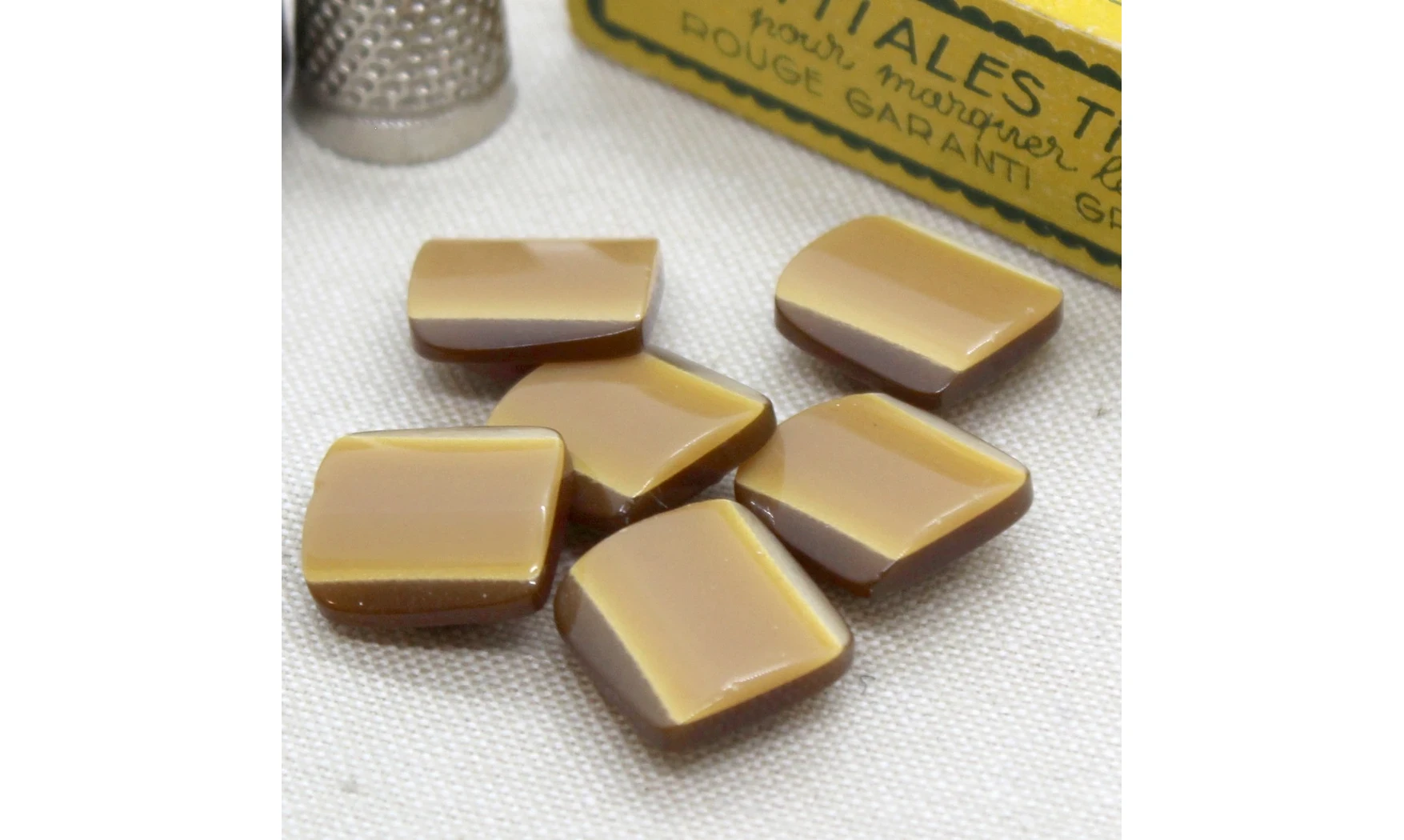 6 Boutons / 16MM / Brun