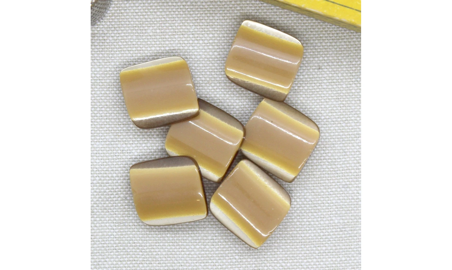 6 Boutons / 16MM / Brun