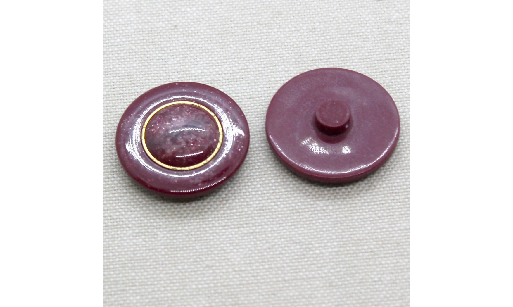 Vintage button 239V