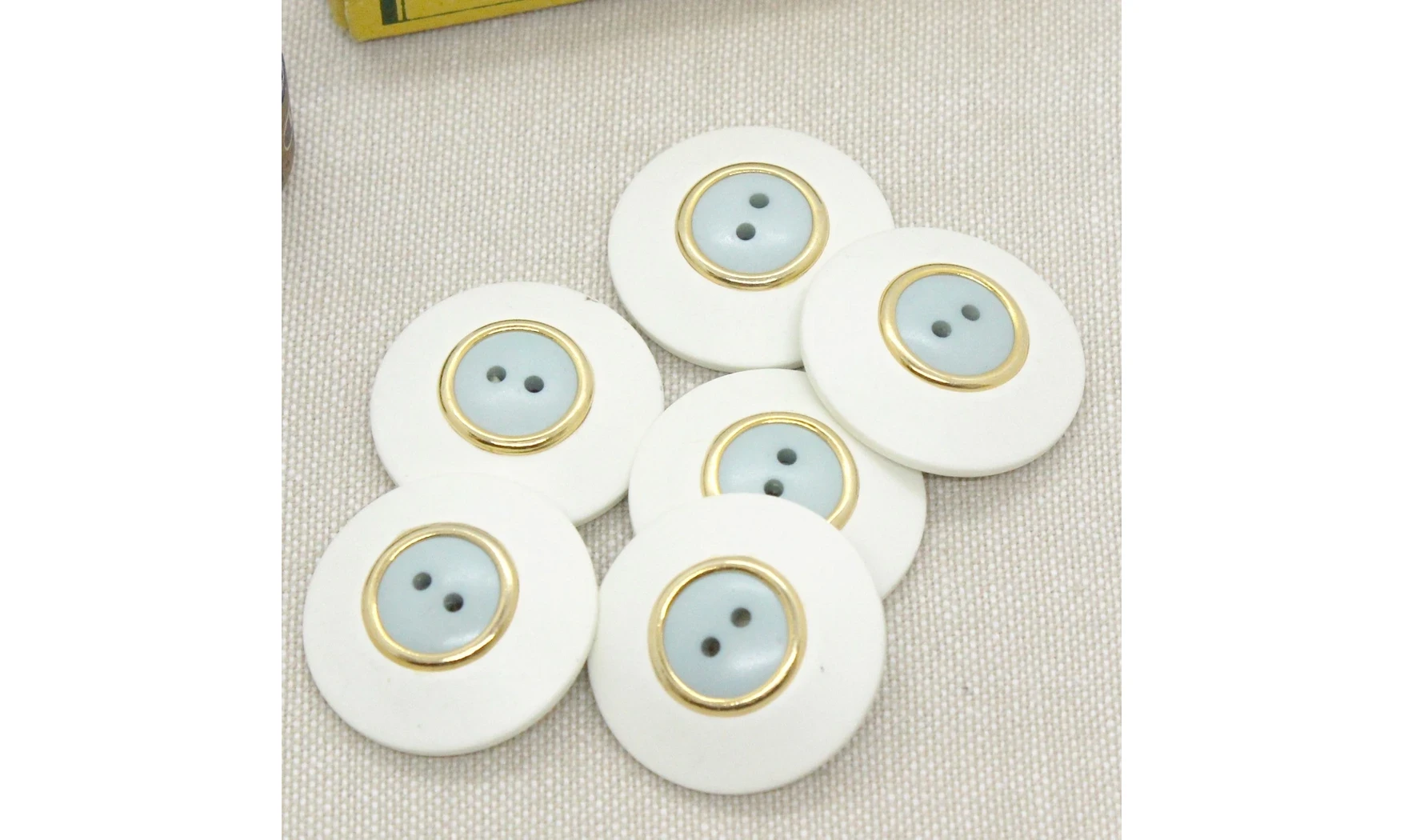 6 boutons / 25MM / Blanc et centre bleu