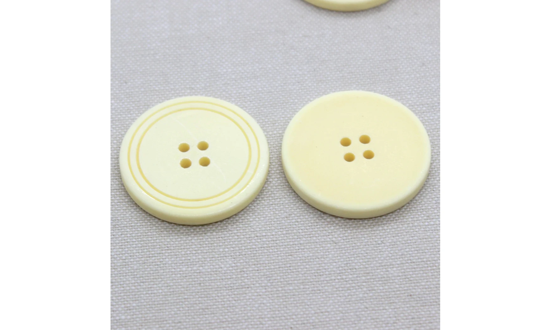 6 Boutons / 34MM / Jaune