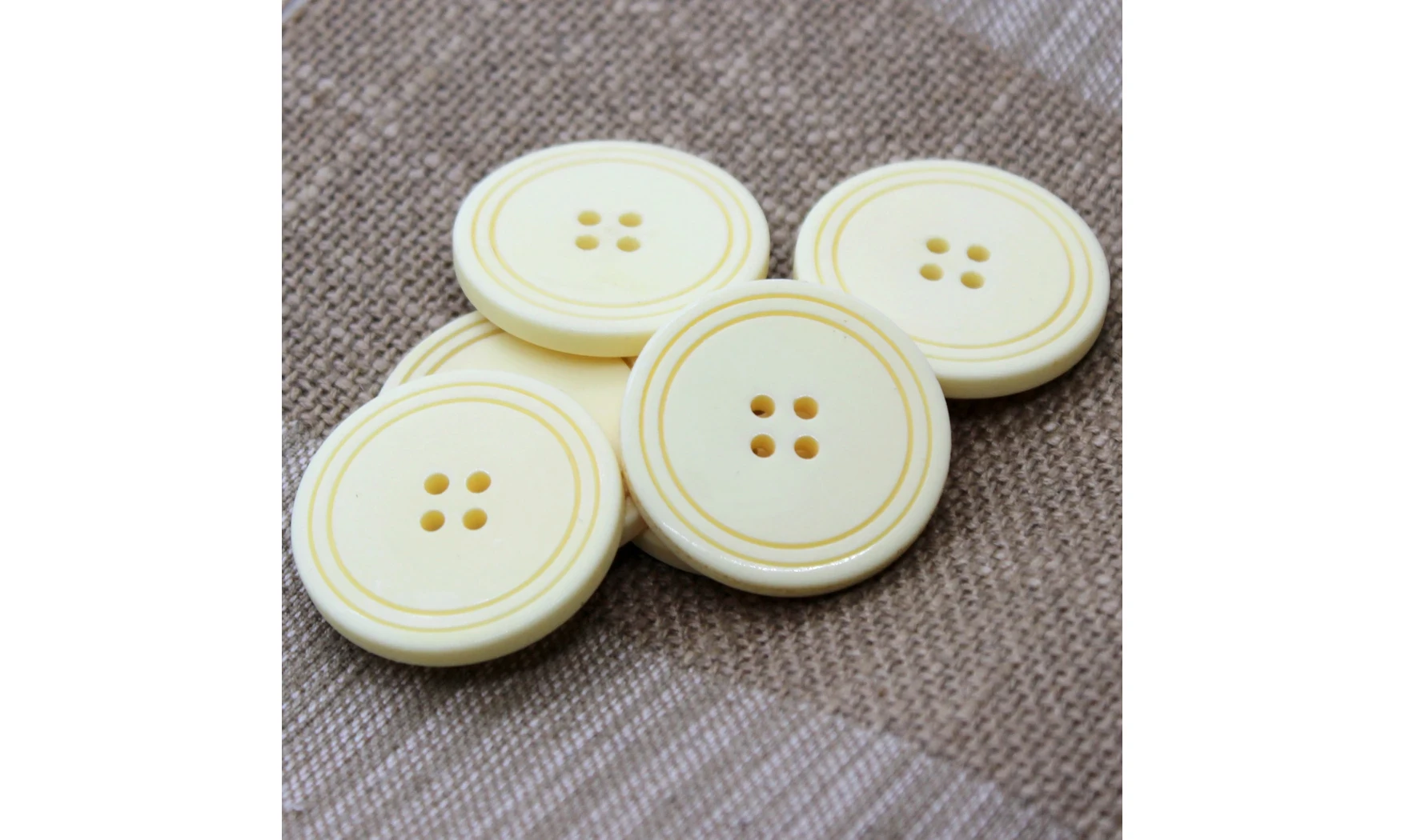 6 Boutons / 34MM / Jaune