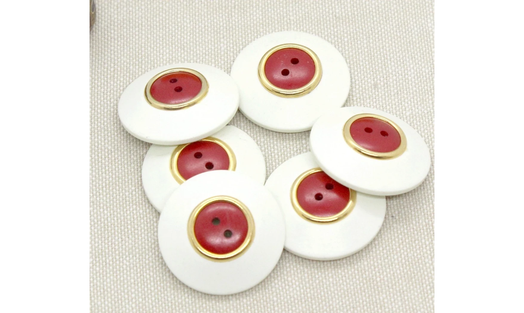6 boutons / 25MM / Blanc et centre rouge