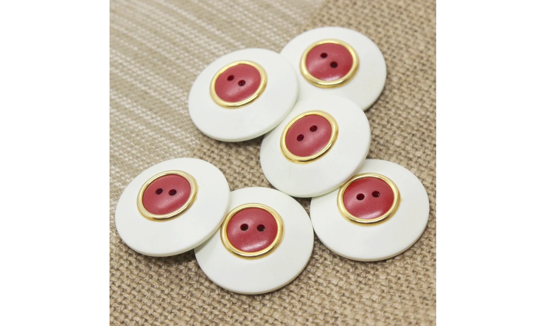 6 boutons / 25MM / Blanc et centre rouge