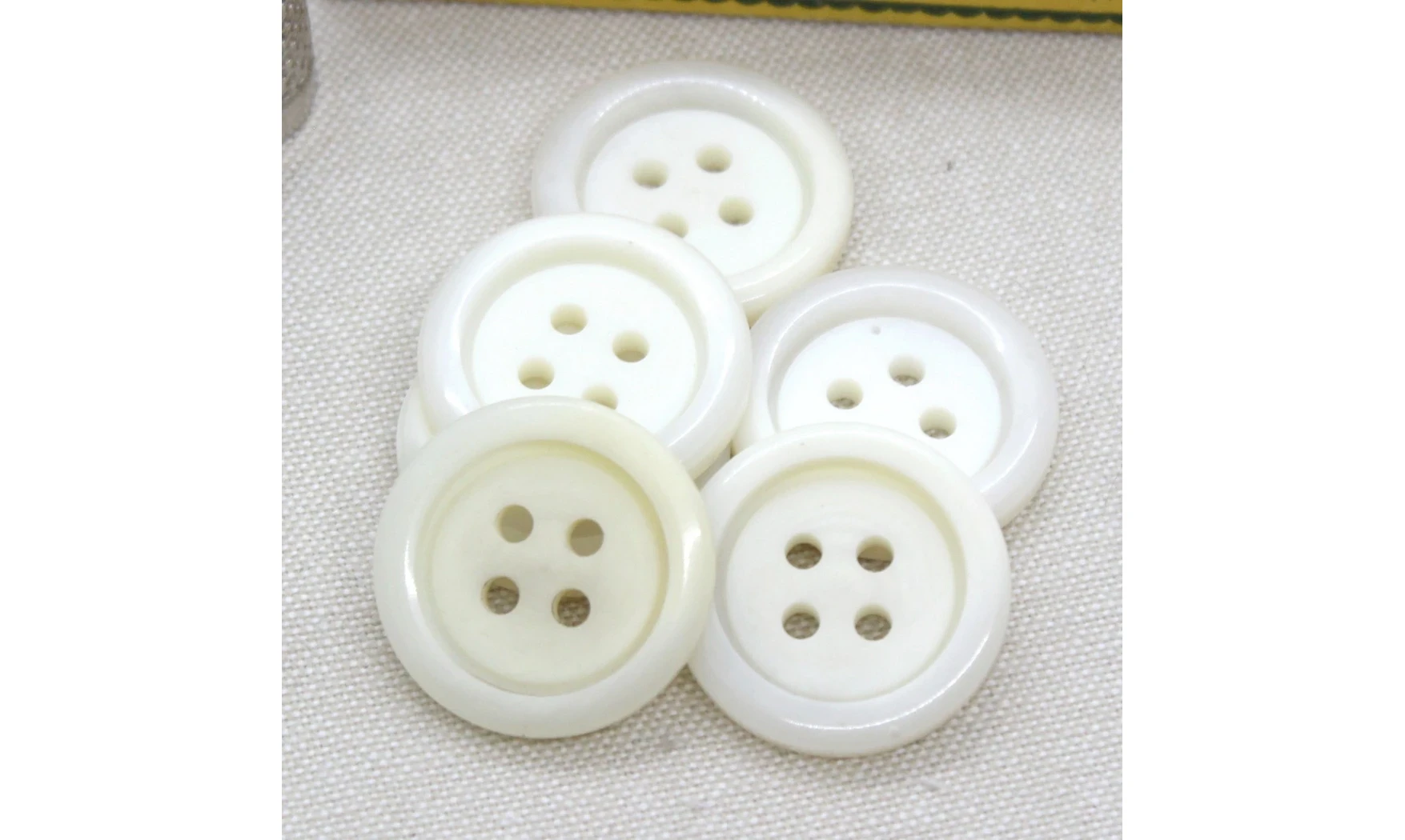 6 Boutons / 27MM / Blanc