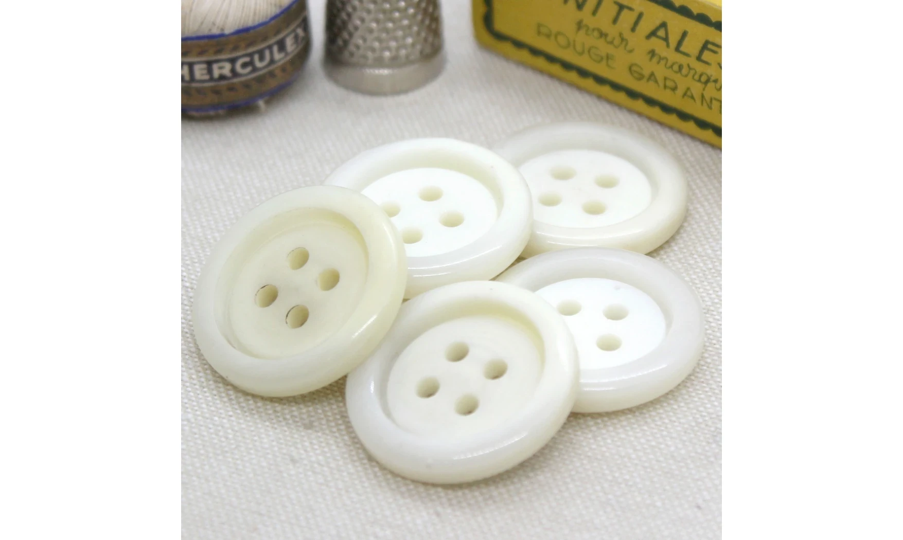 6 Boutons / 27MM / Blanc
