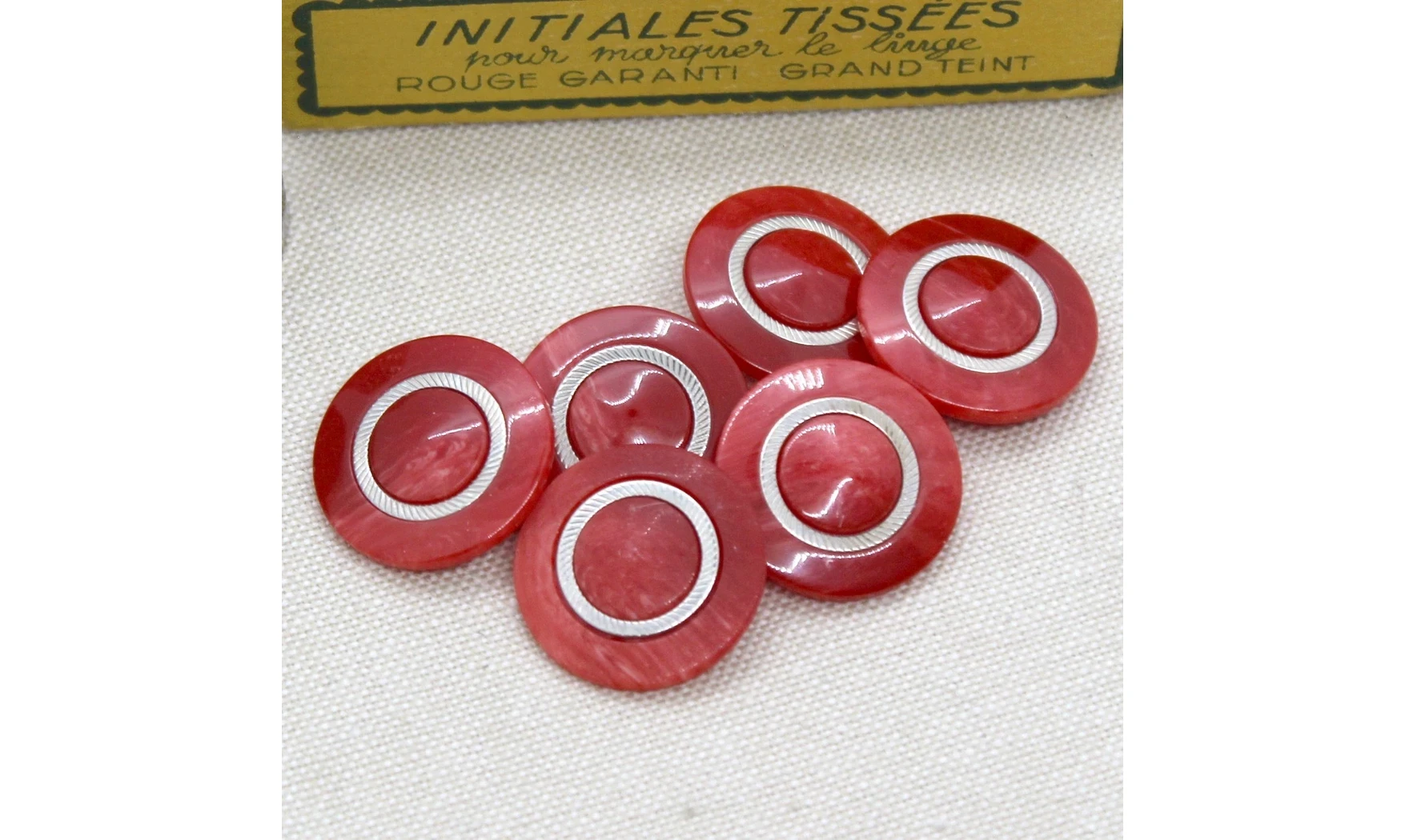 6 Boutons / 22MM / Rouge Couronne