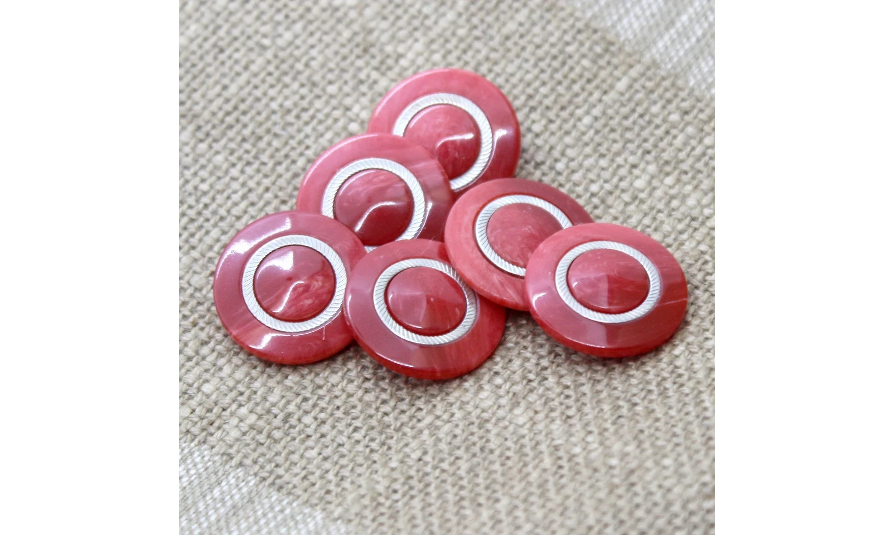 6 Boutons / 22MM / Rouge Couronne