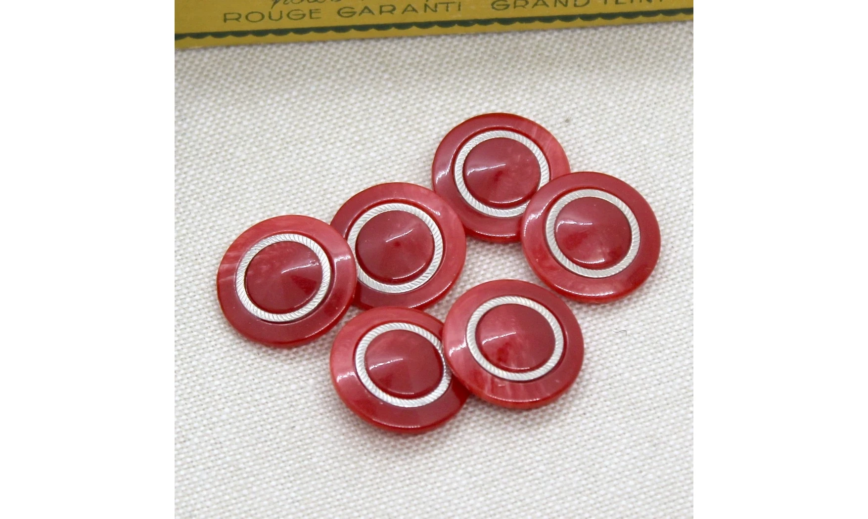 6 Boutons / 18MM / Rouge Couronne