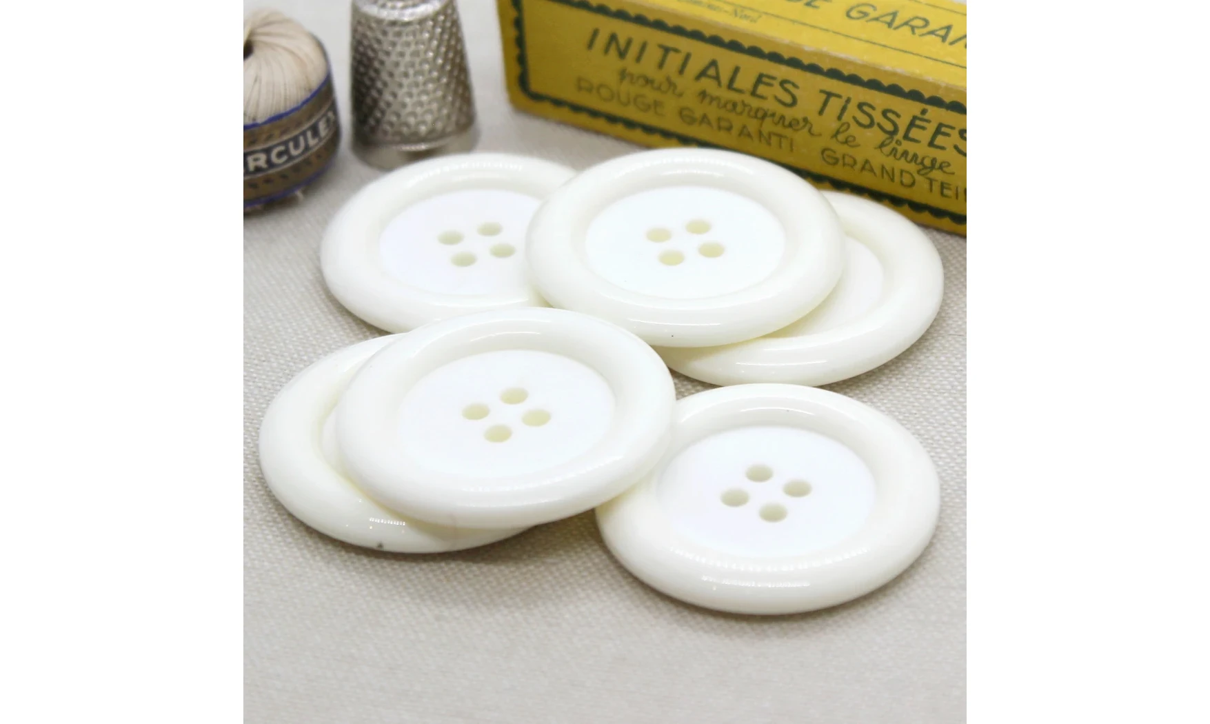 6 Boutons / 38MM / Blanc