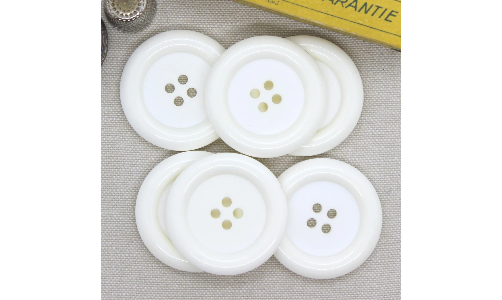 6 Boutons / 38MM / Blanc