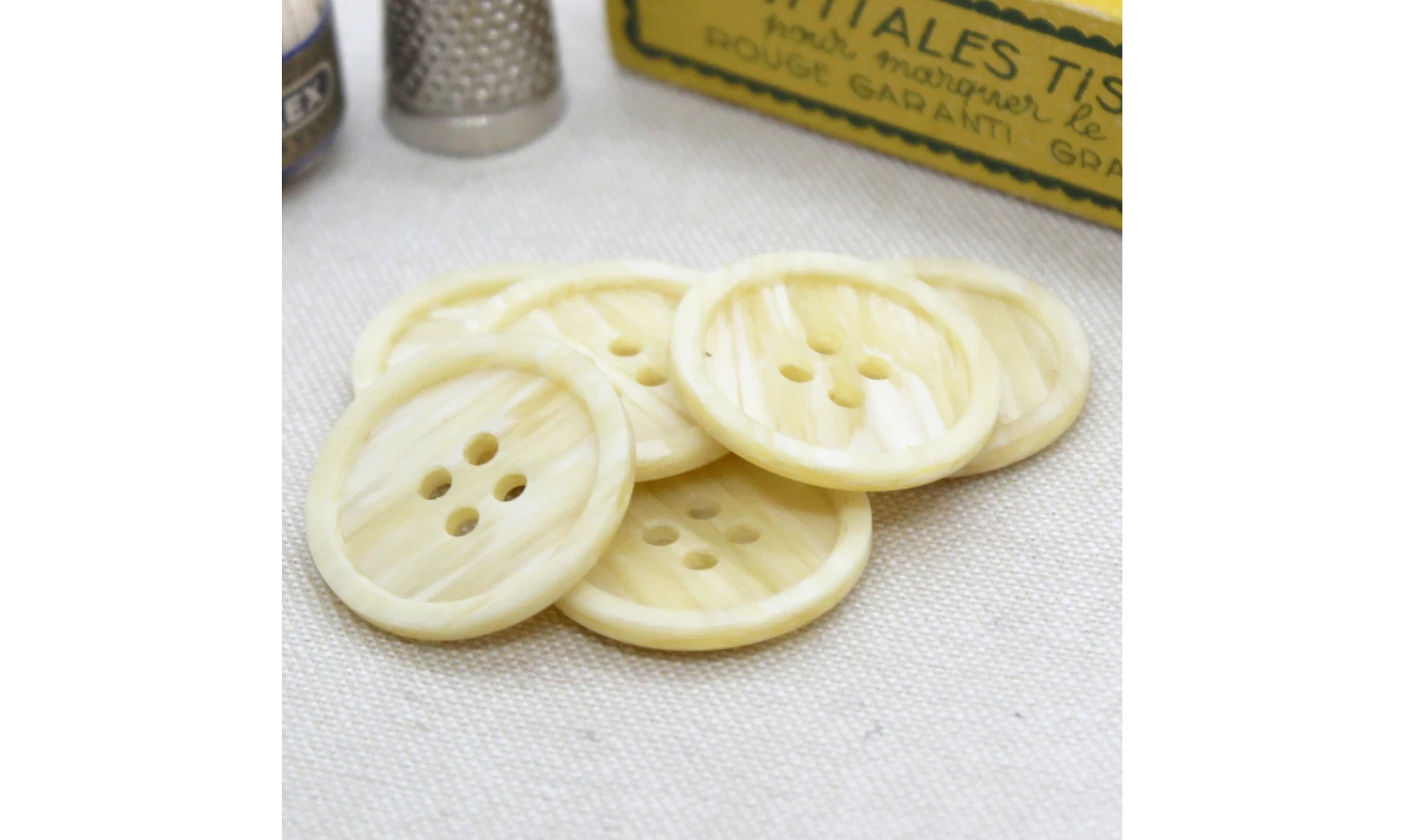 6 Boutons / 27MM / Ivoire