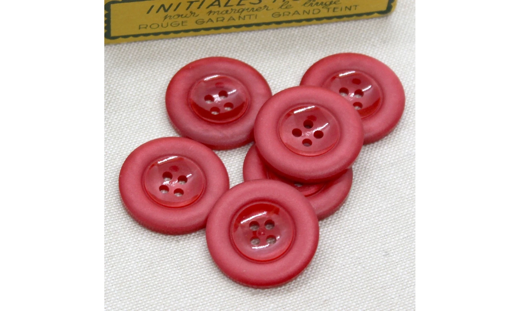 6 Boutons / 27MM / Rouge