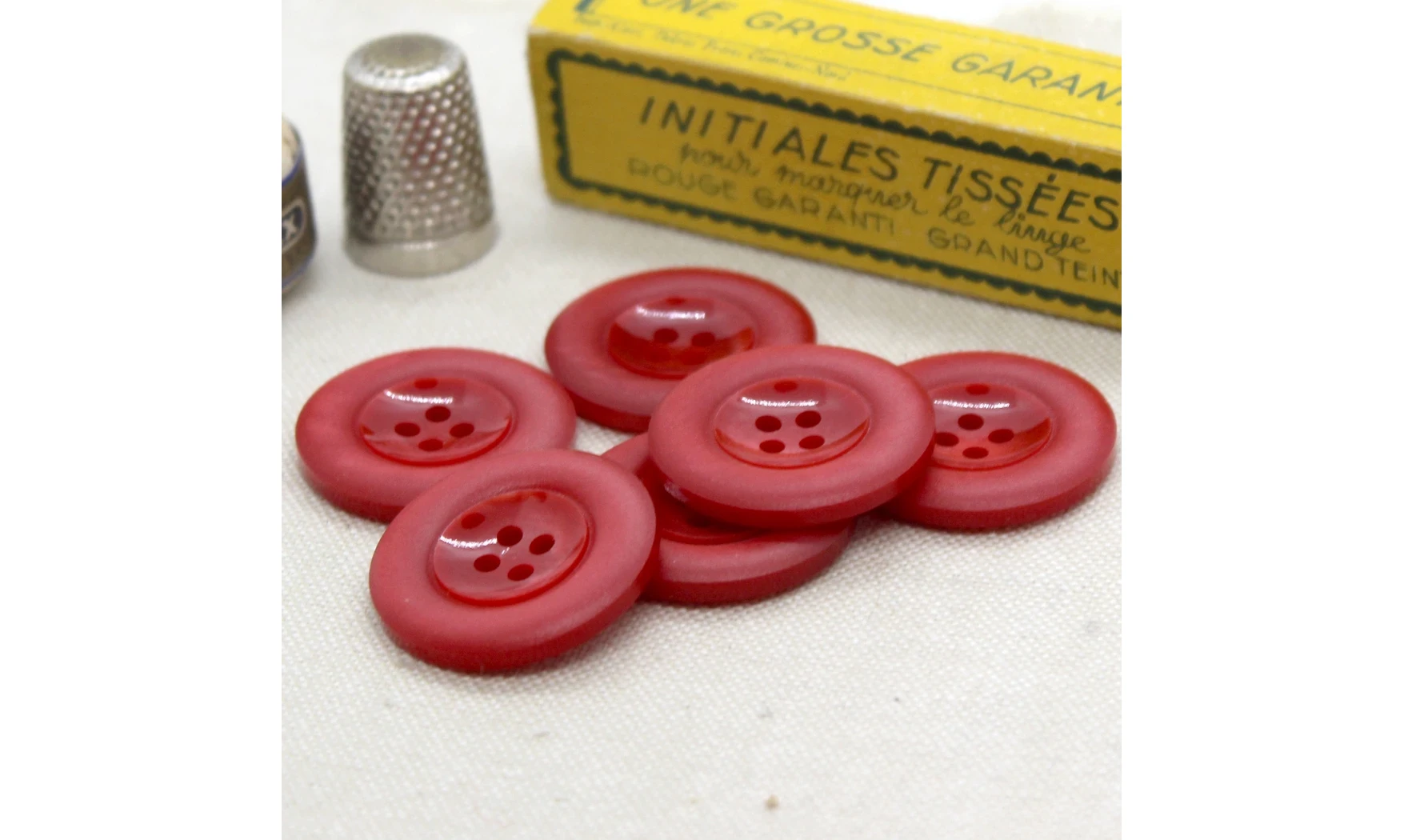 6 Boutons / 27MM / Rouge