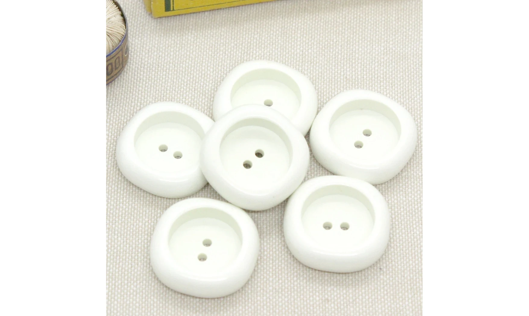 6 boutons / 26MM / Blanc