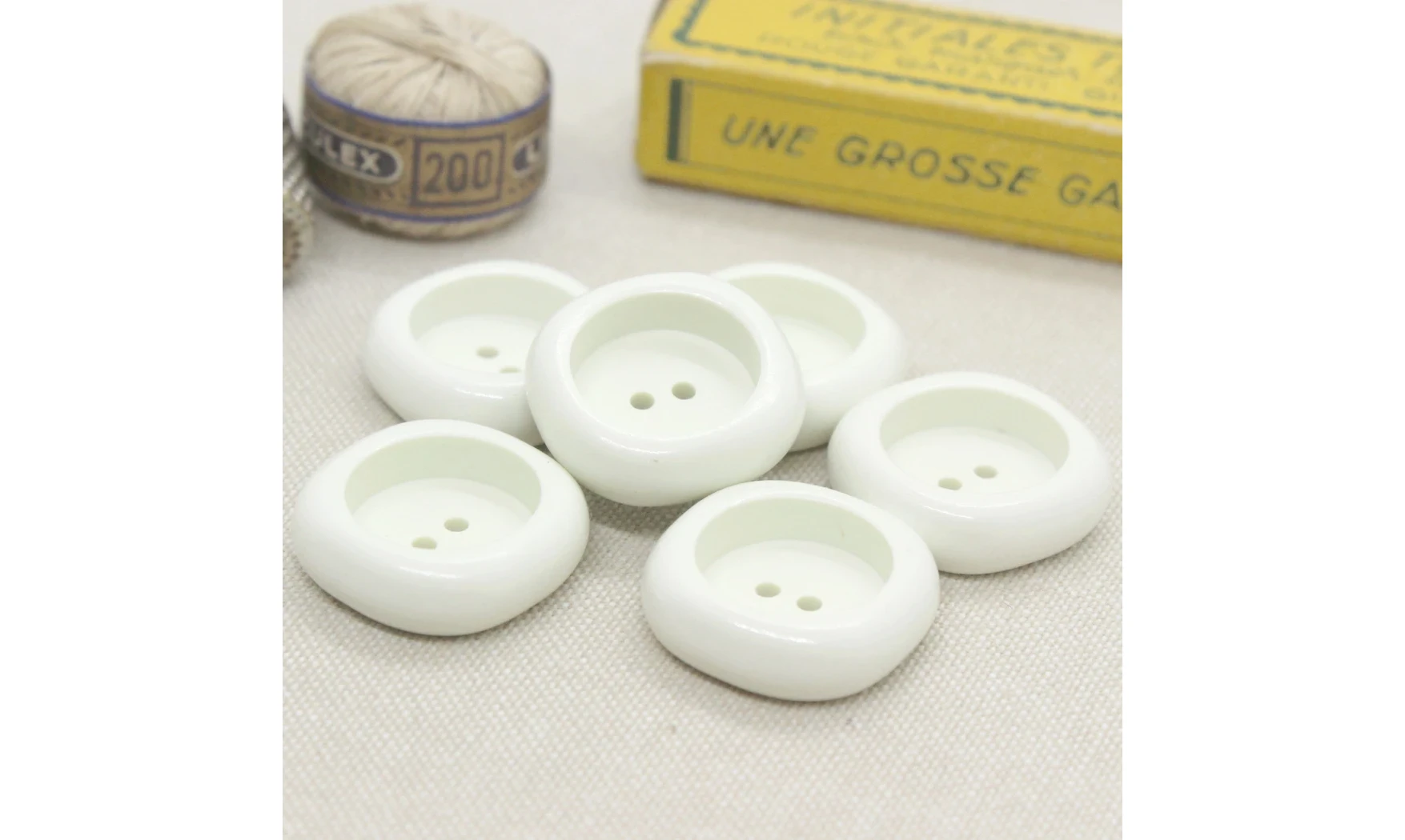 6 boutons / 26MM / Blanc