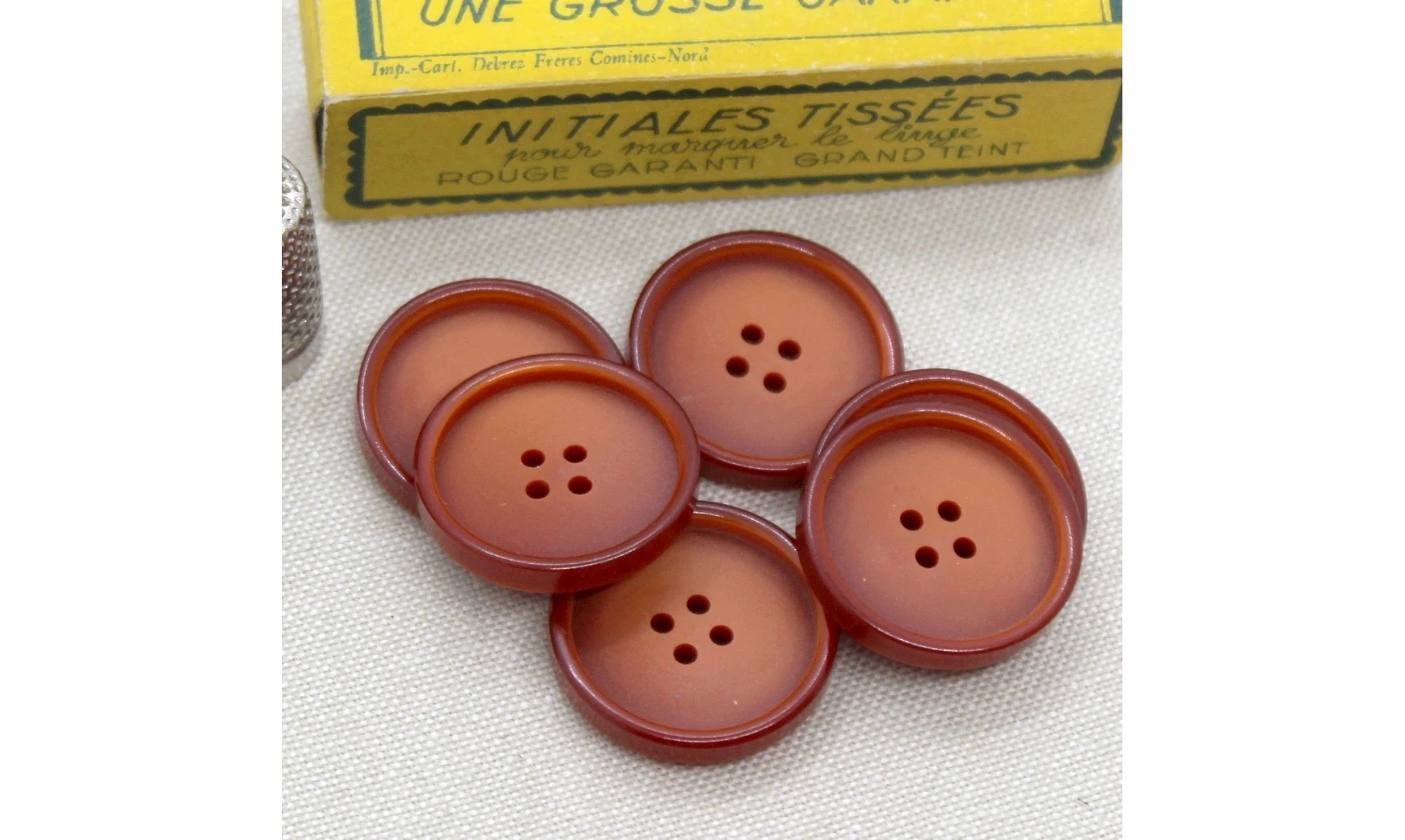 6 Boutons / 27MM / Rouge