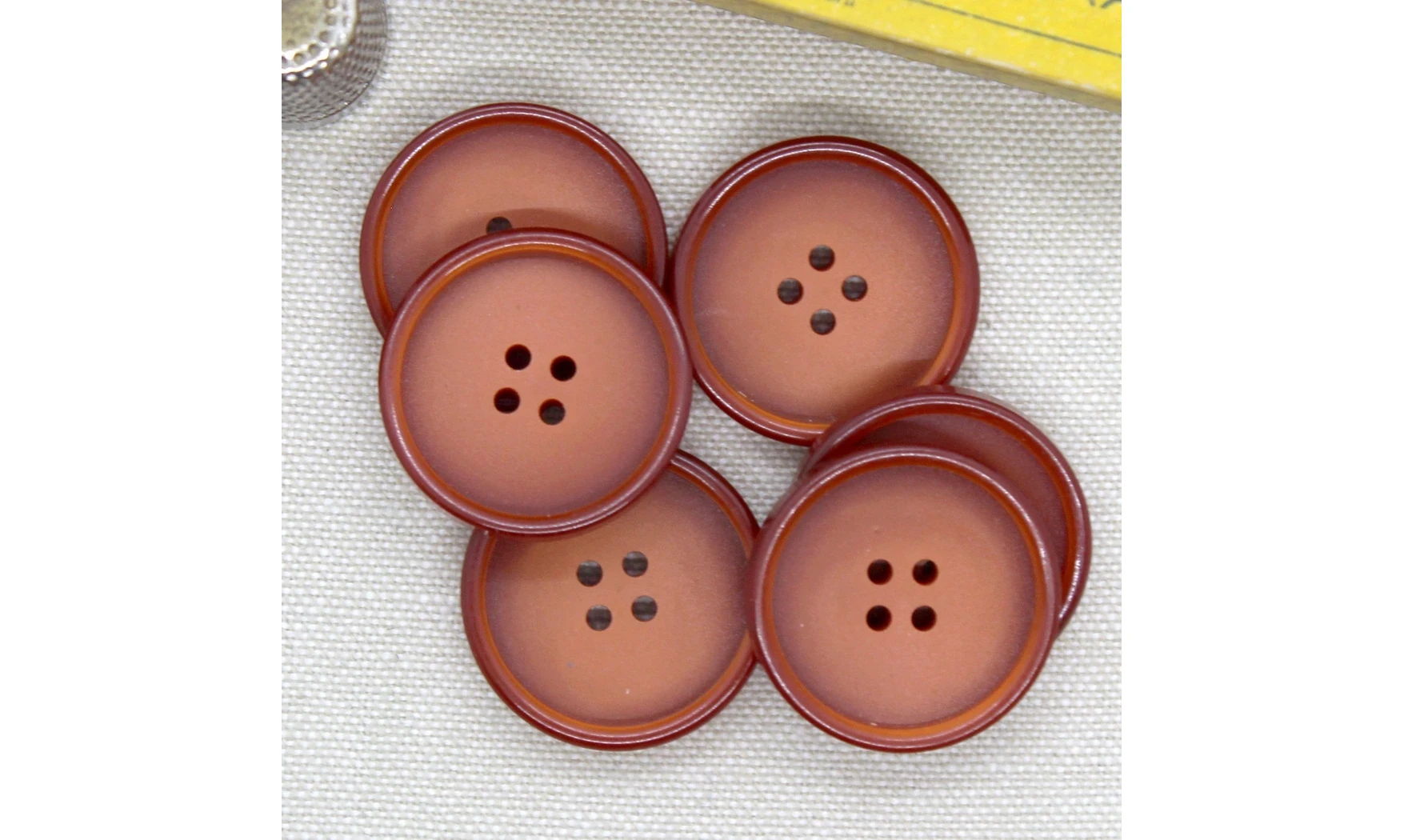 6 Boutons / 27MM / Rouge