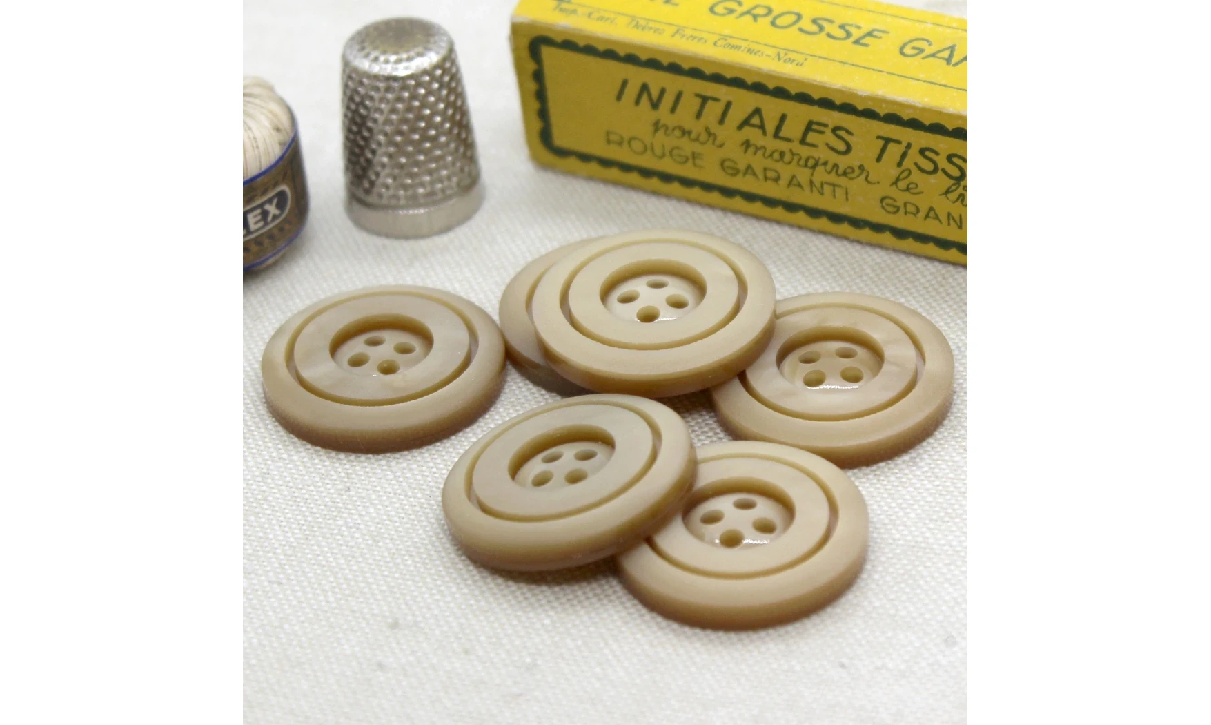 6 Boutons / 27MM / Brun