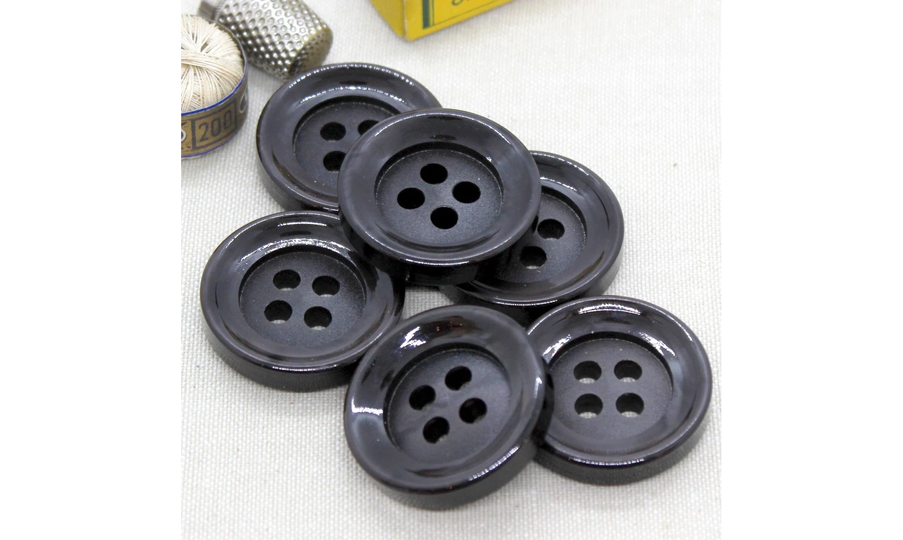 6 boutons / 35MM / Noir