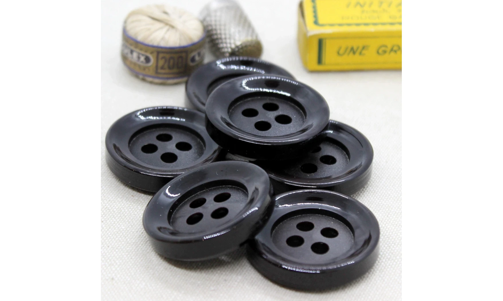 6 boutons / 35MM / Noir