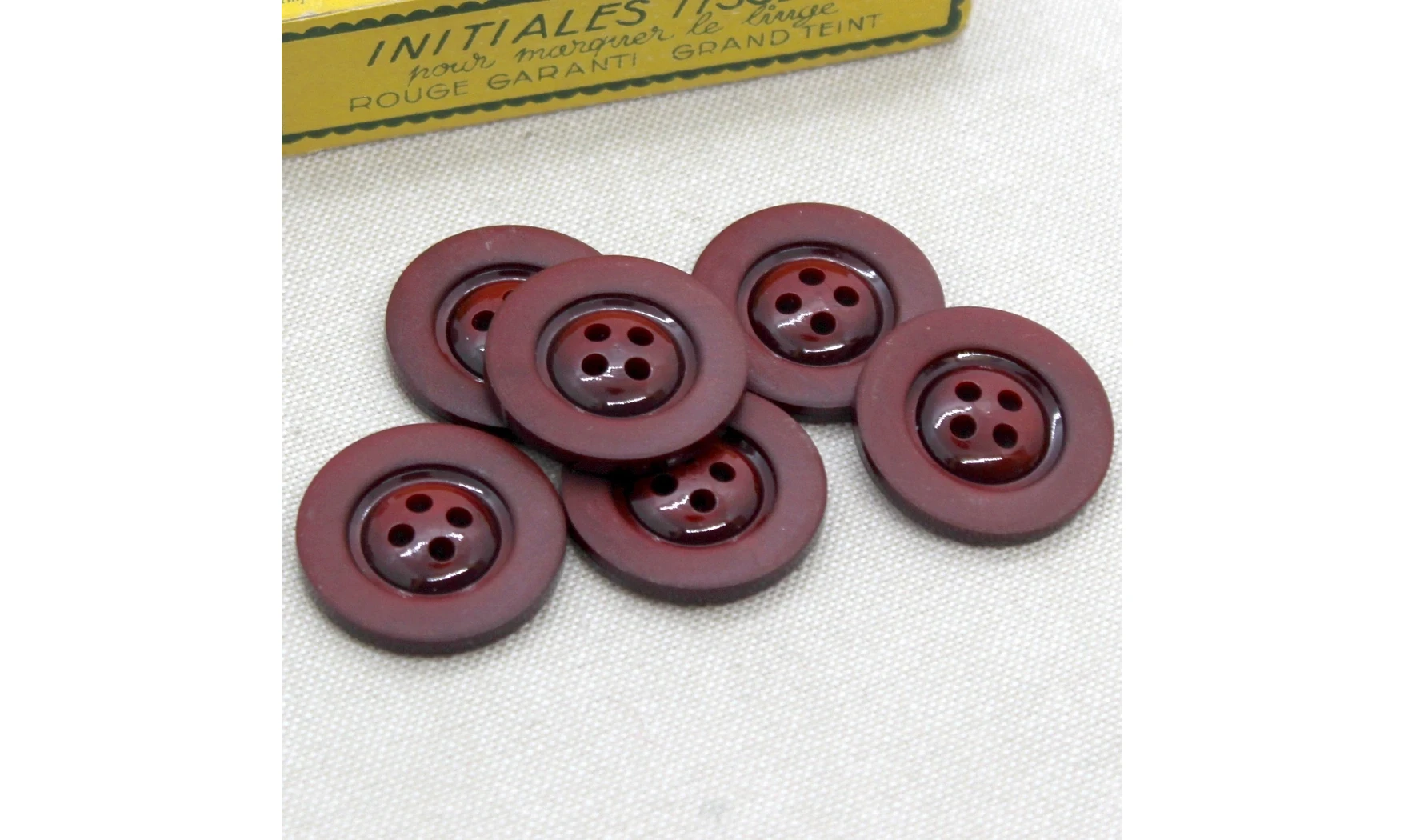 Vintage button 282V