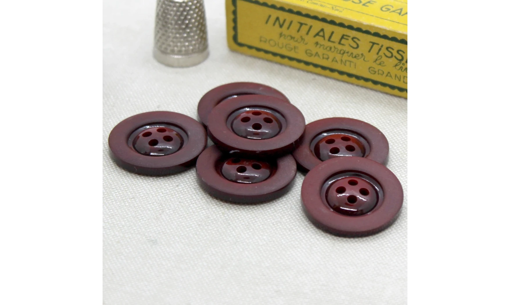 6 Boutons / 27MM / Rouge Bordeaux