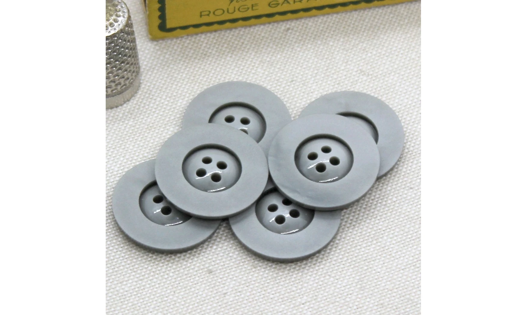 Vintage button Grey