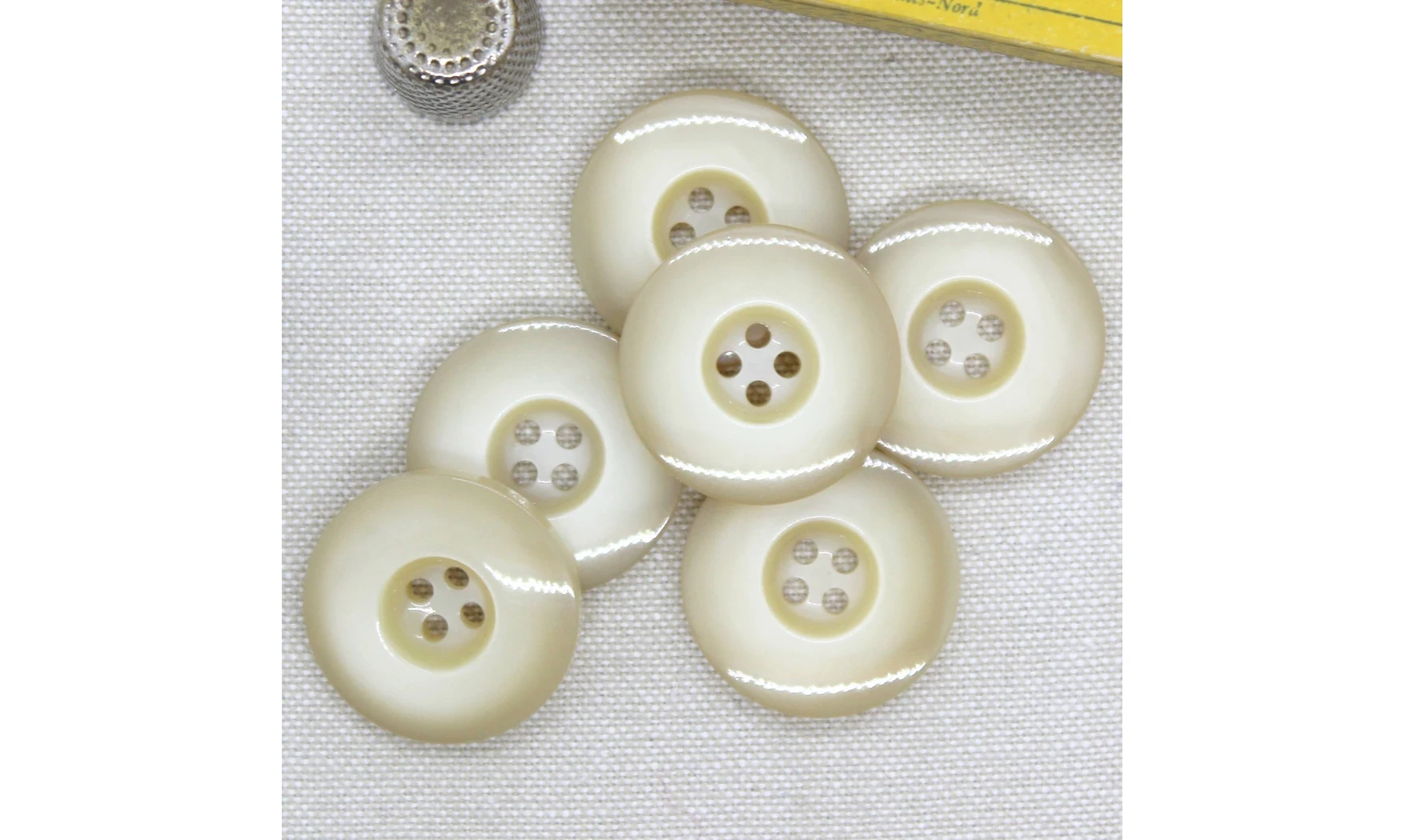 6 Boutons / 27MM / Beige