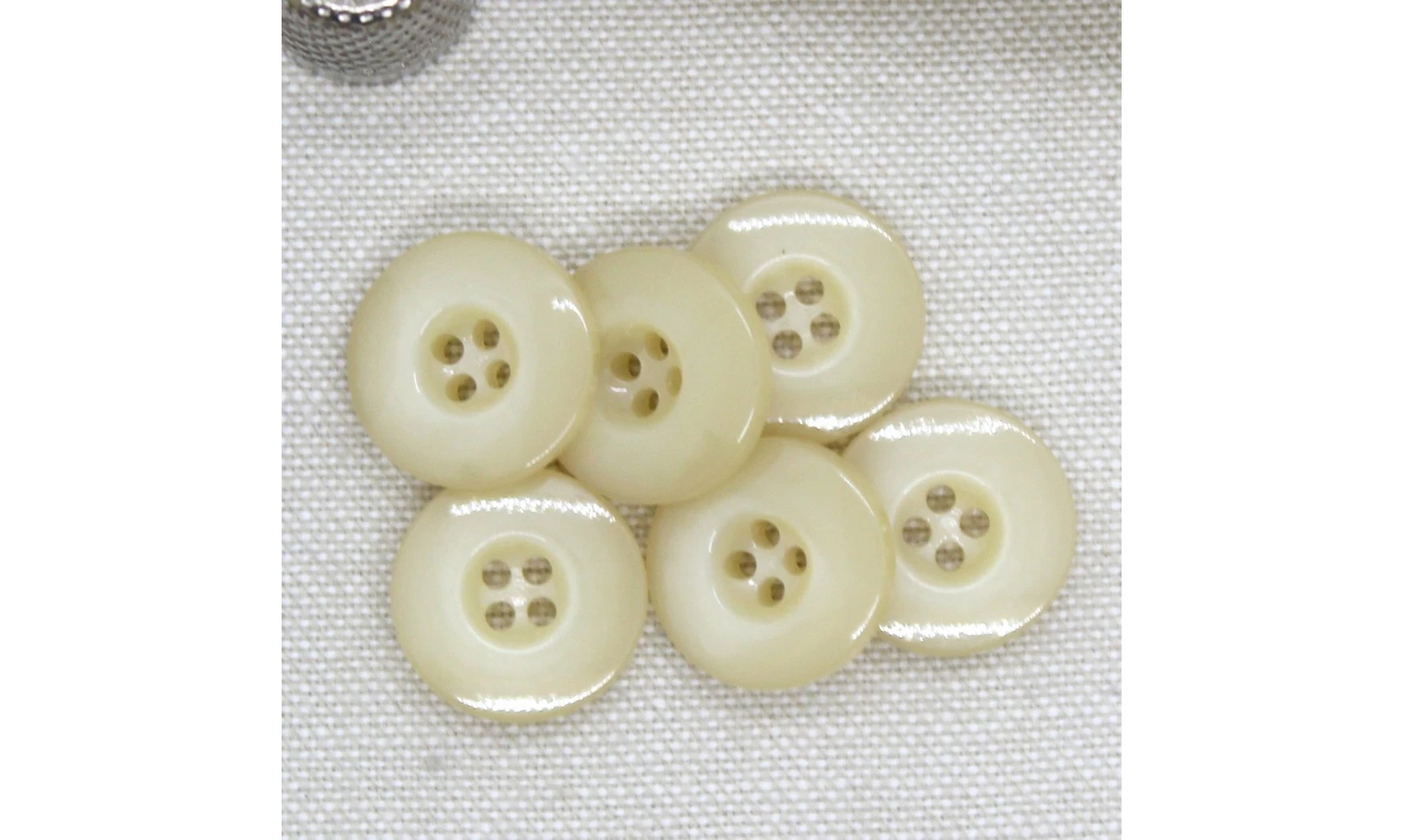 6 Boutons / 18MM / Beige