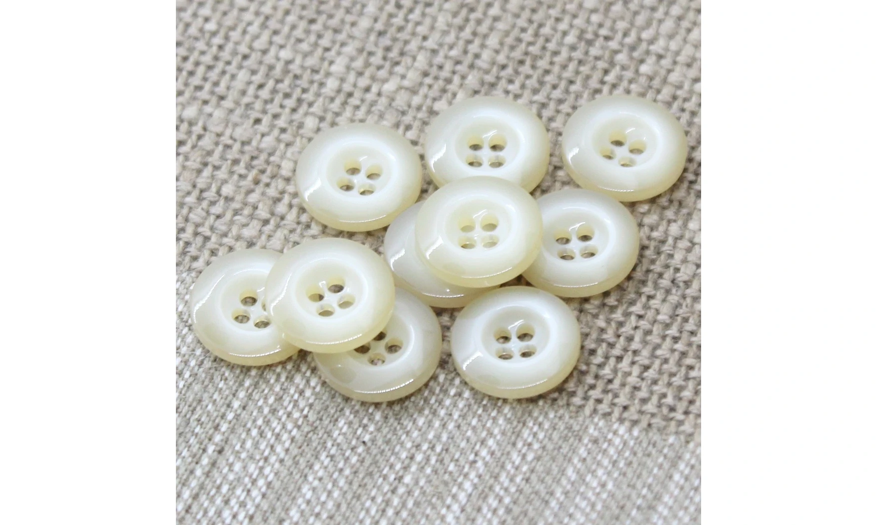 10 Boutons / 14MM / Beige