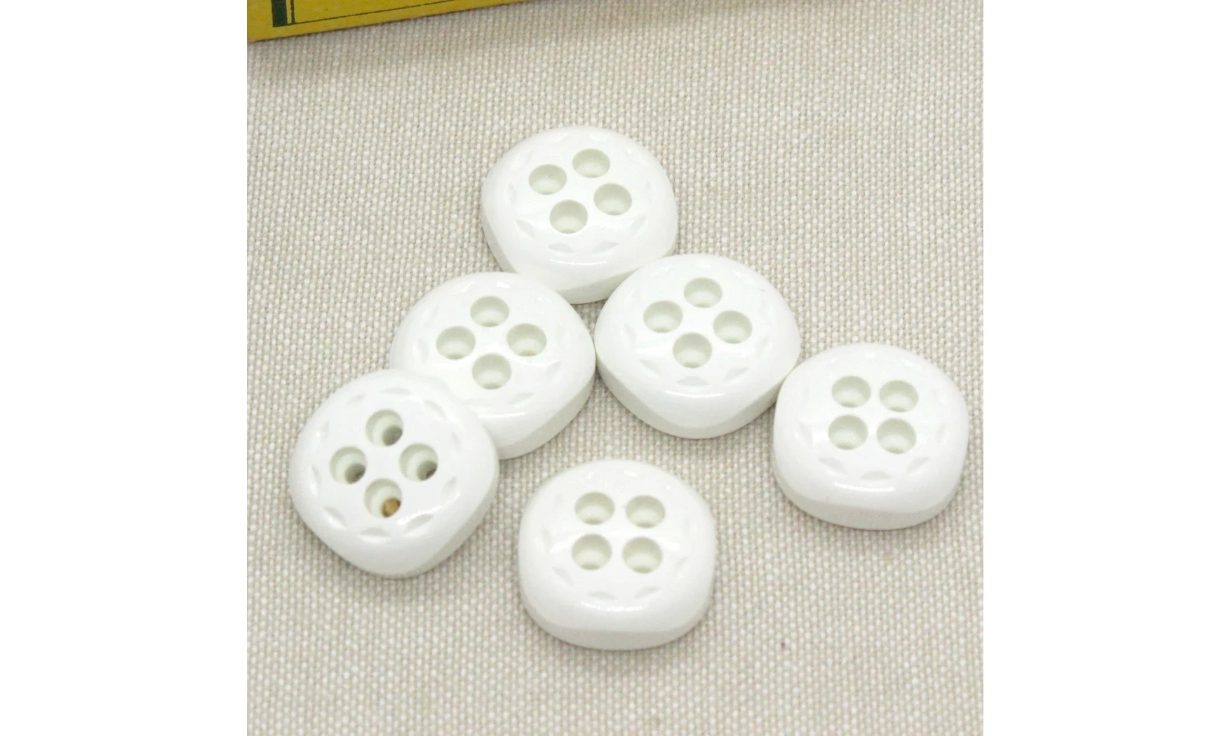 6 boutons / 20MM / Blanc