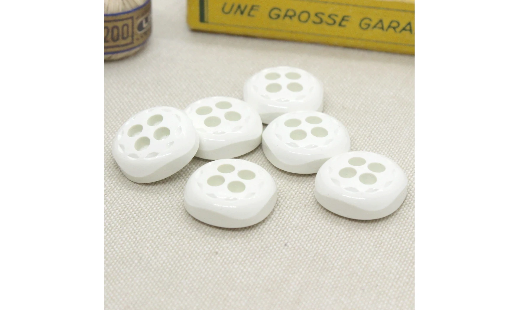 6 boutons / 20MM / Blanc