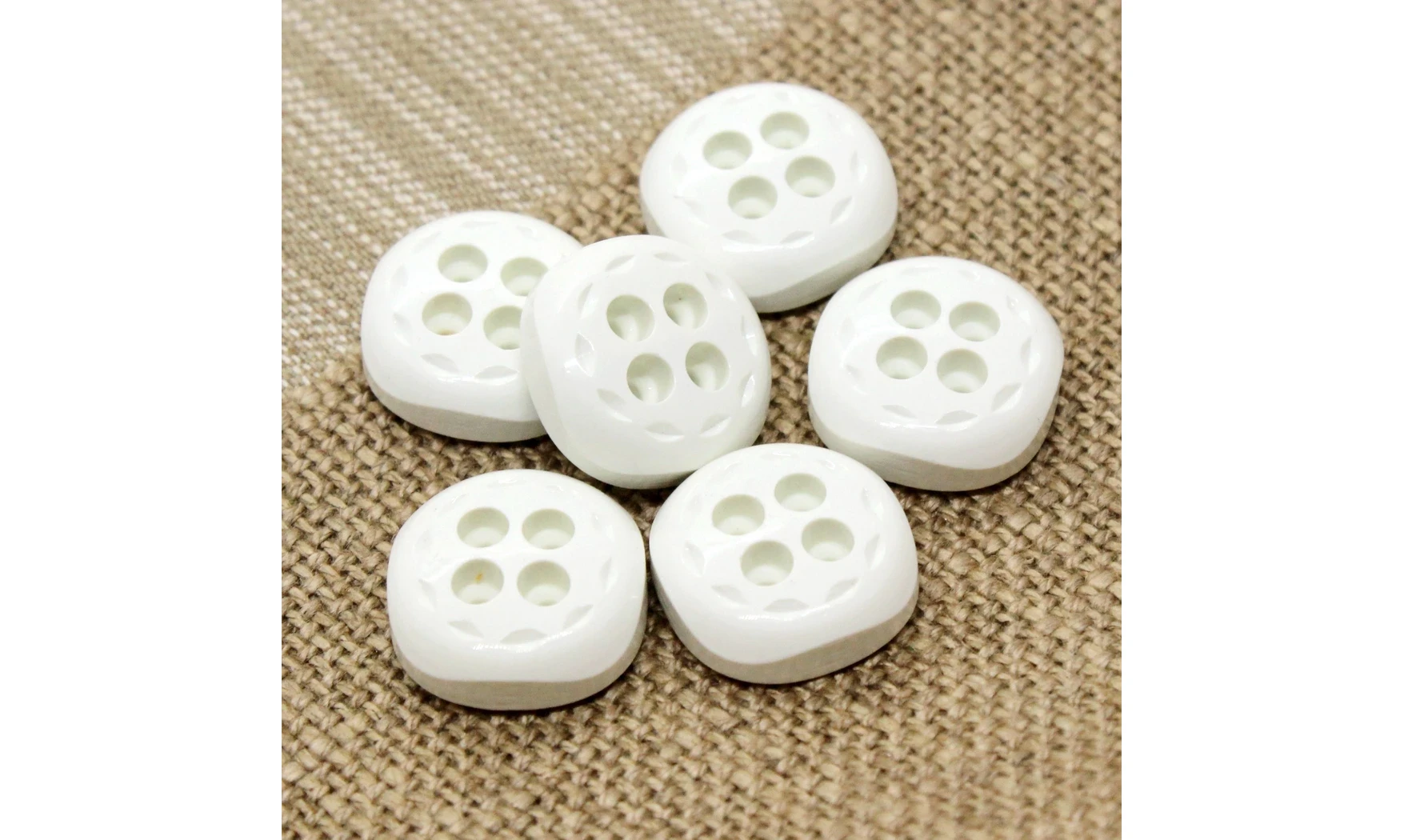 6 boutons / 20MM / Blanc