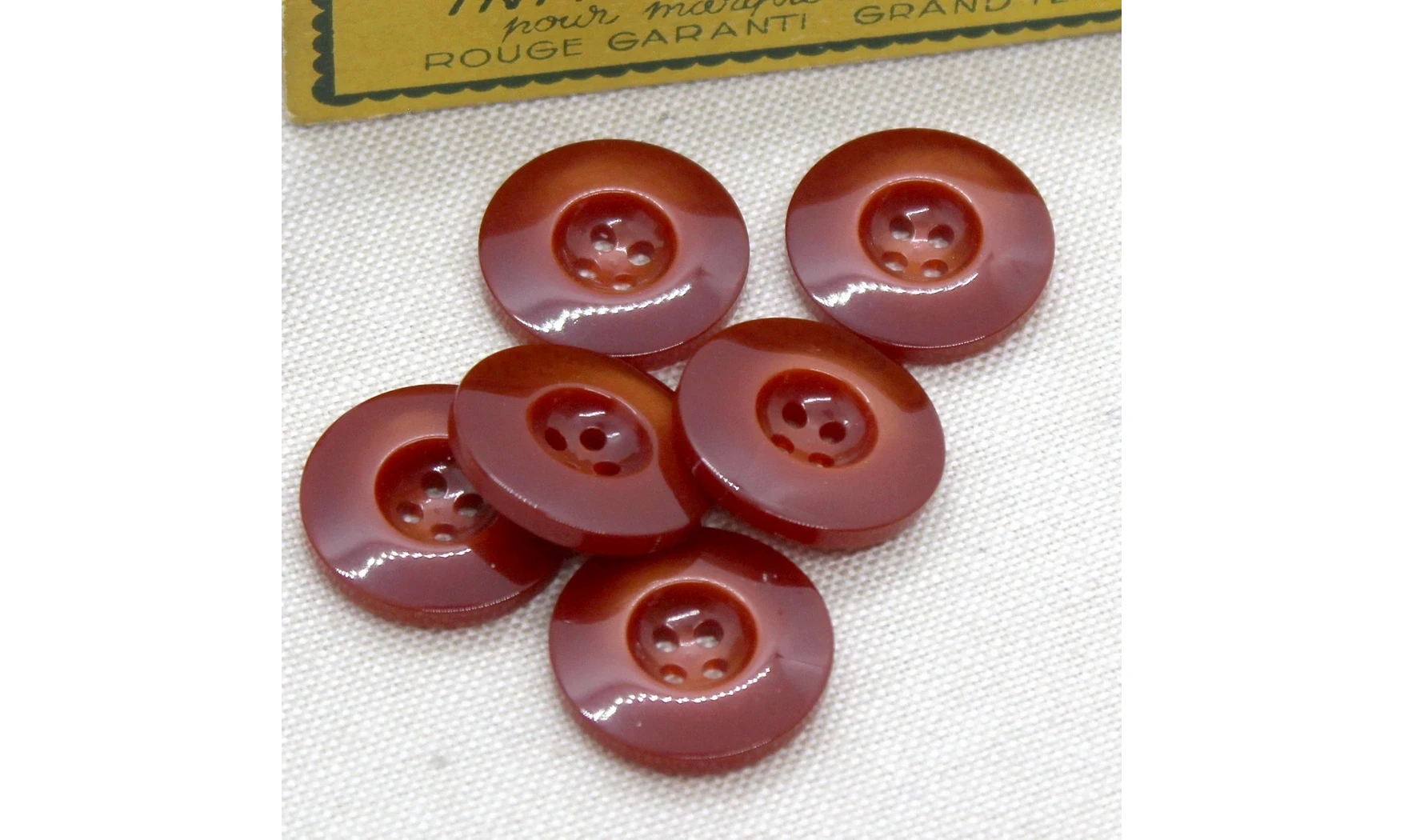 6 Boutons / 22MM / Rouge