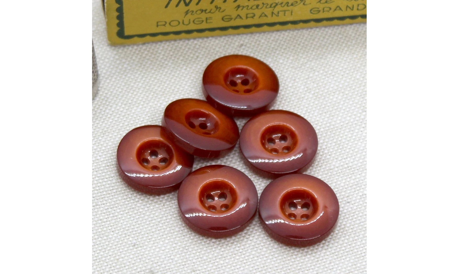 6 Boutons / 18MM / Rouge