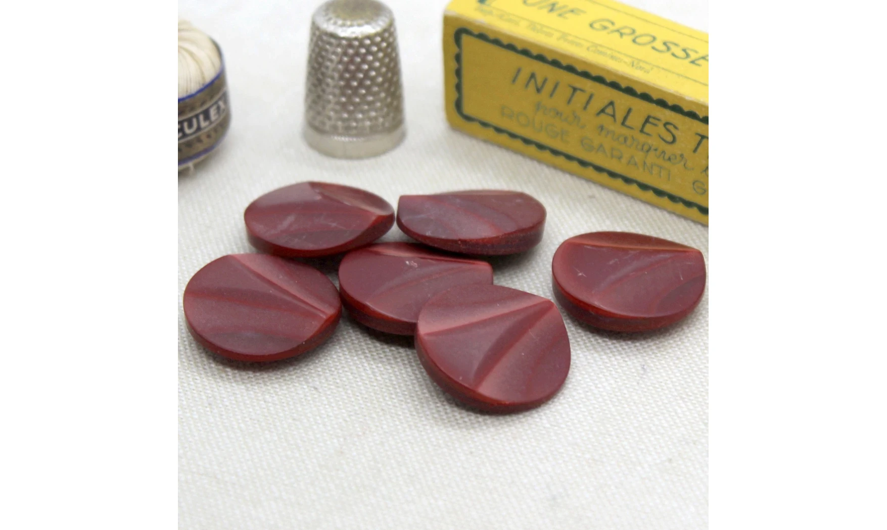 6 Boutons / 22MM / Rouge
