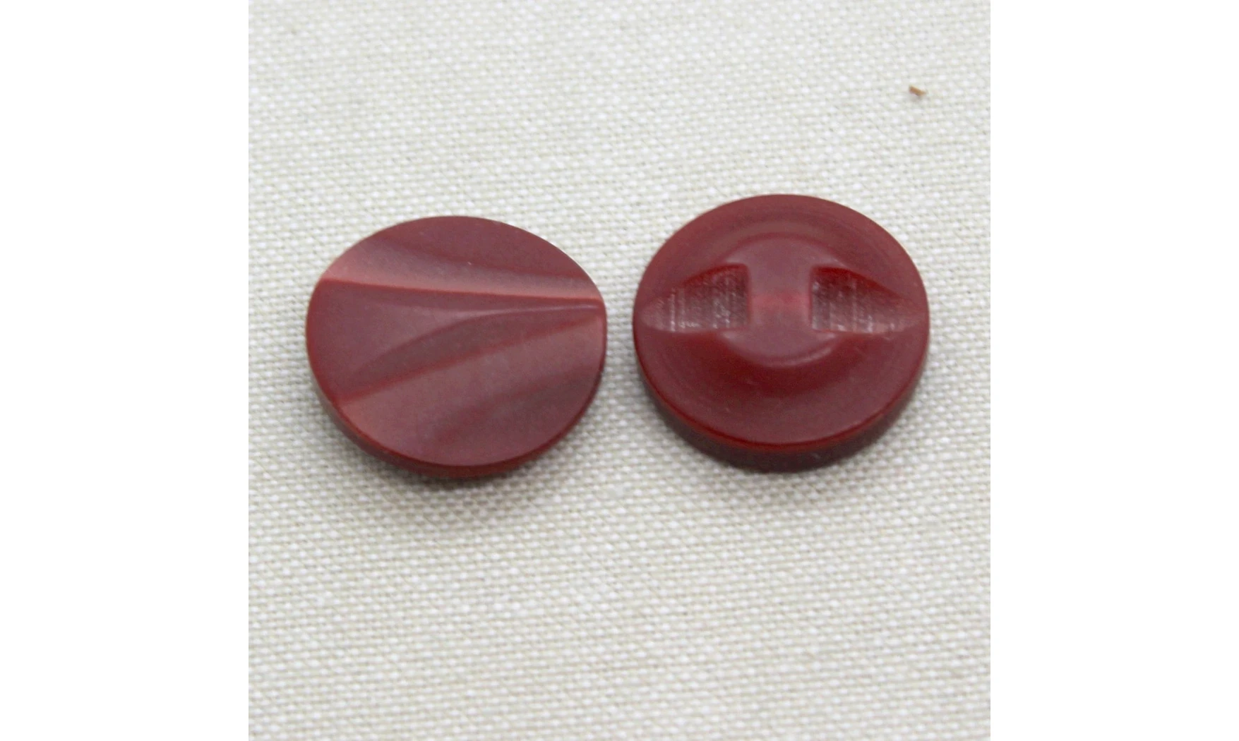Vintage button Red