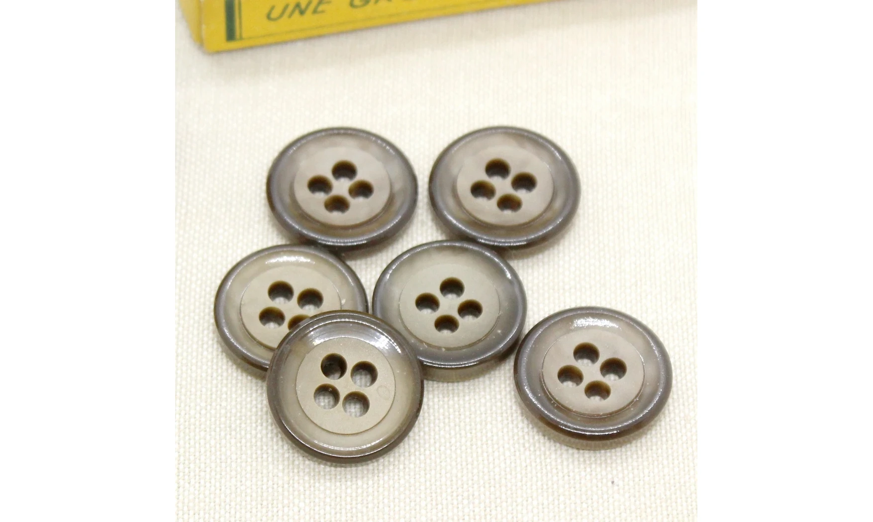 6 boutons / 22MM / Brun