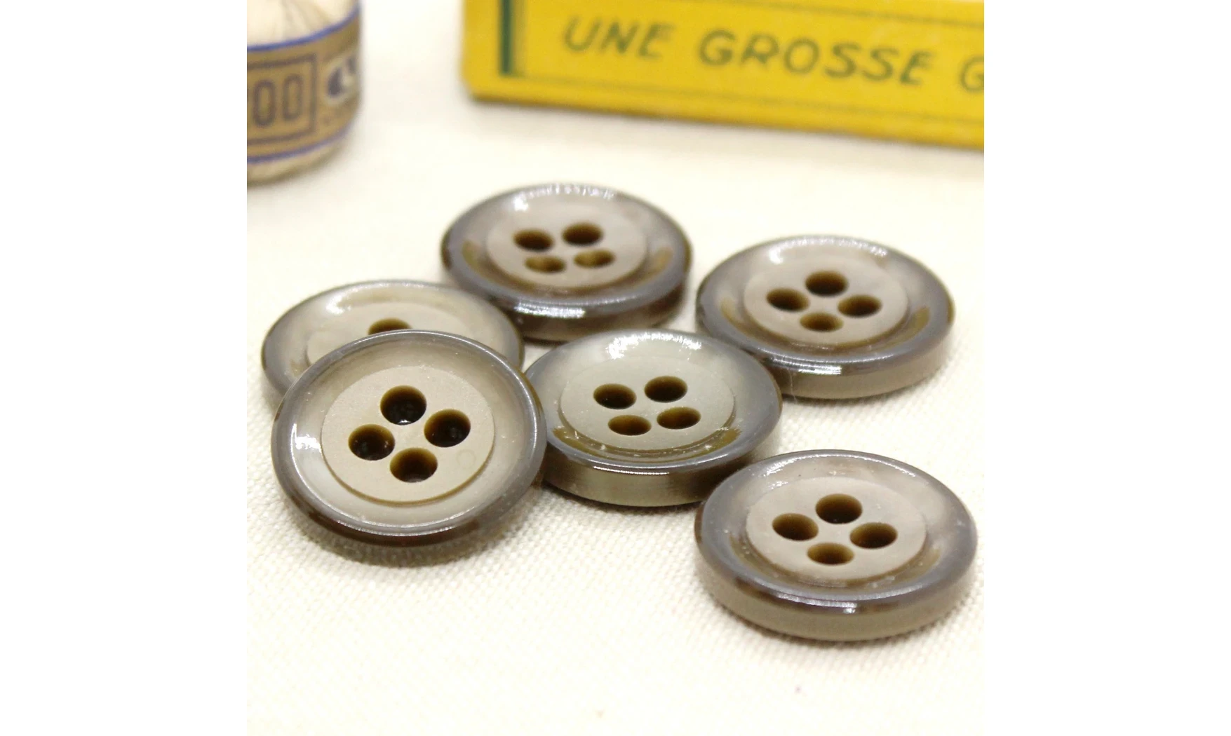 6 boutons / 22MM / Brun